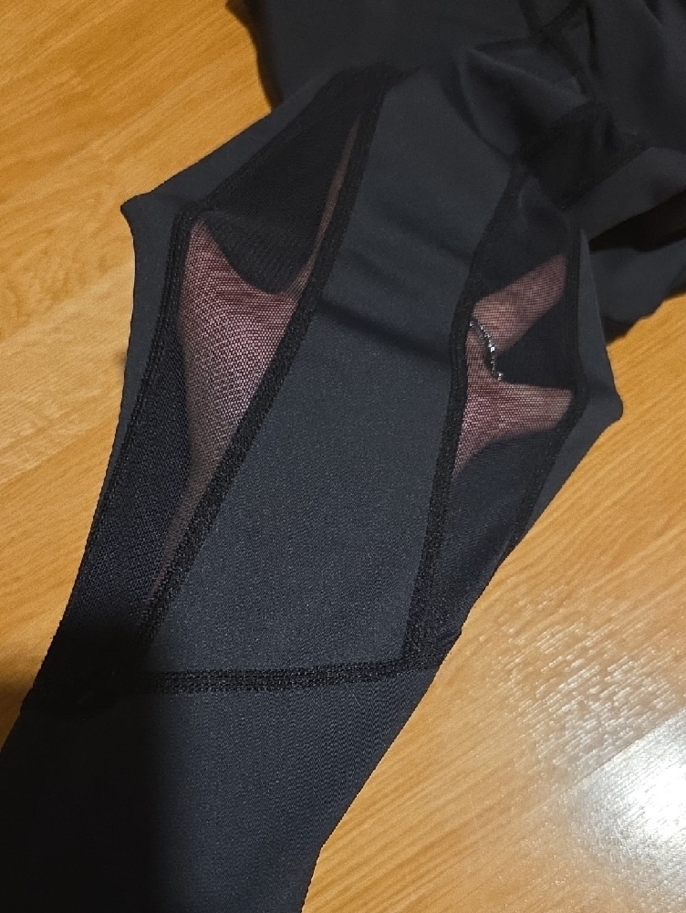 Black High-Waist Active Capri Leggings - Picture 4 of 5